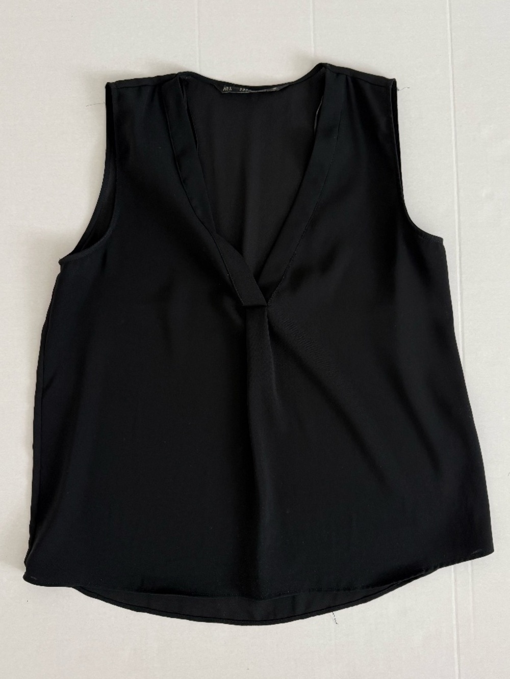 Black Zara vneck top | Size small